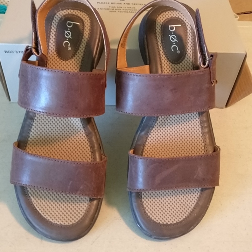 Adorable leather sandals